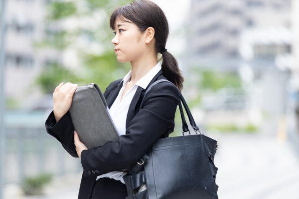 あっさり去る片思いの女 ｜失恋から学ぶ自己成長のステップ